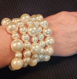 Elegant Cream Pearl Bracelet